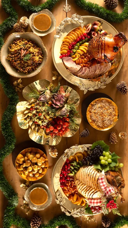 Mesa de ceia de Natal da Casa Petri com pernil, peru, farofa e acompanhamentos