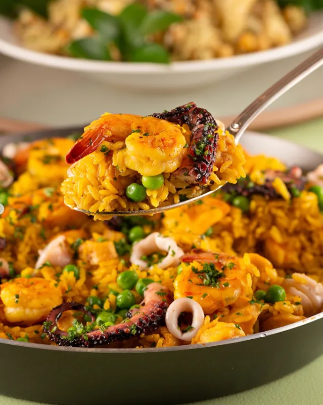 Paella de camarão, polvo e lula, especialidade de Páscoa da Casa Petri